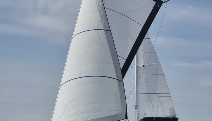 Beatrix met nieuwe zeilen bakboord
