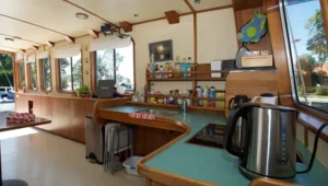 BEA catamaran beatrix met keuken aan boord