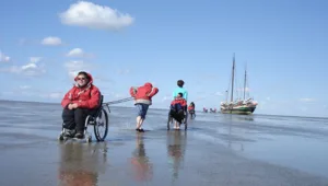 LUT droogvallen op het wad met rolstoel