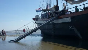 LUT zeilschip lutgerdina met loopplank voor rolstoelen