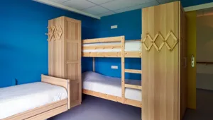 RC robinson crusoe 4 persoons slaapkamer met stapelbed en hoog laagbedden