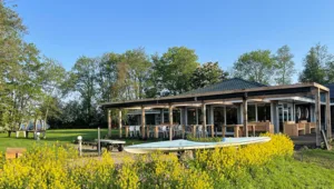 RC robinson crusoe pergola accommodatie buiten