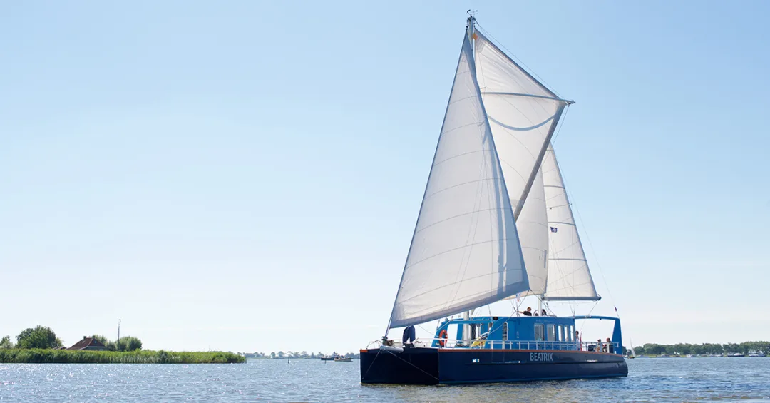SH catamaran beatrix rolstoeltoegankelijk voor mensen met een beperking