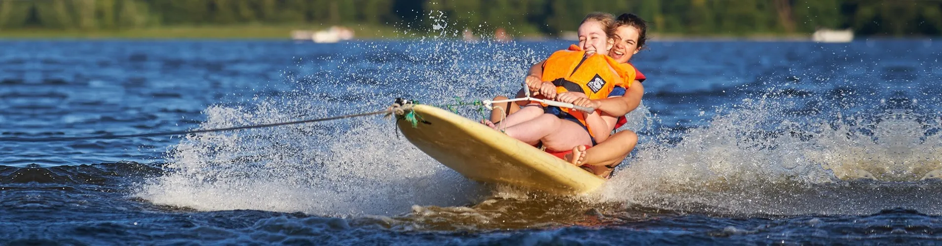 RC aangepast waterskien voor mensen met een beperking