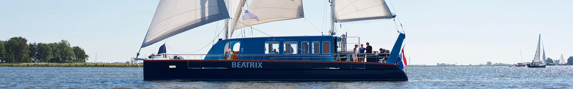Beatrix catamaran zeilen in Friesland
