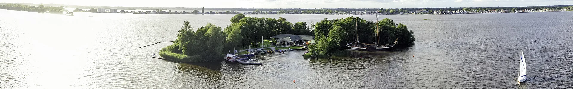 Robinson Crusoe watersporteiland Loosdrechtse Plassen