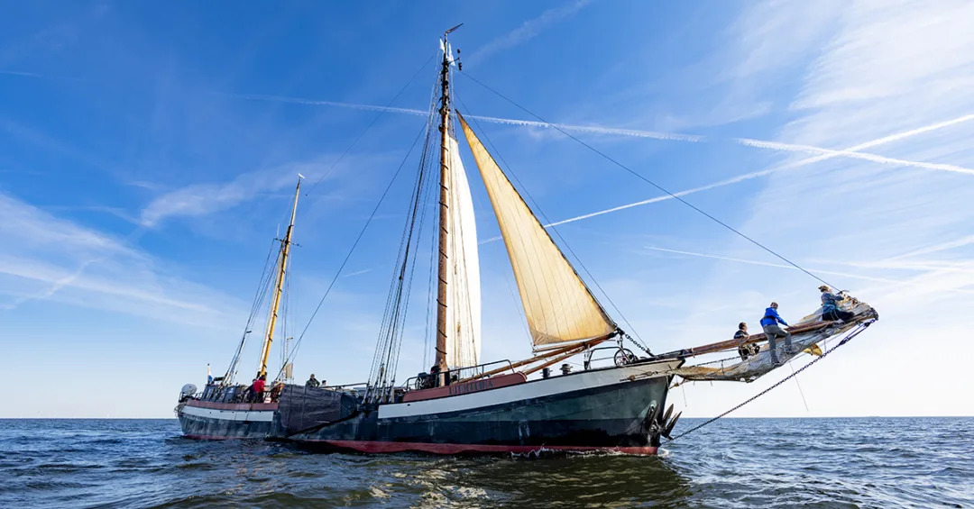 LUT tweemastklipper lutgerdina op het ijsselmeer