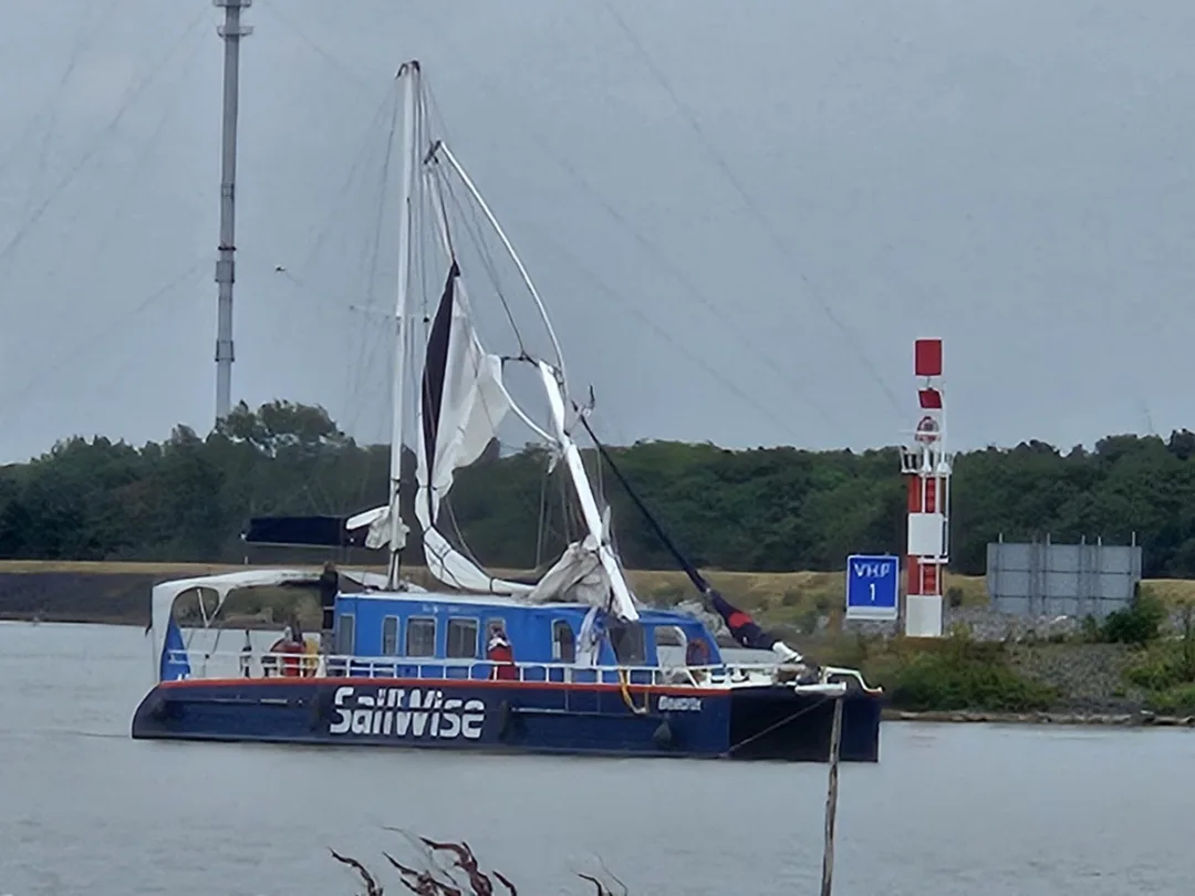 Beatrix met gebroken mast