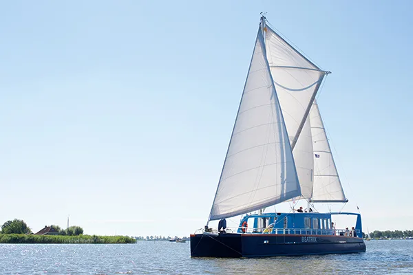 Bea aangepast zeilen over het ijsselmeer