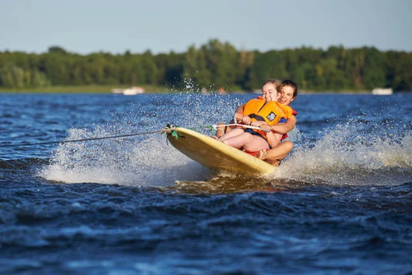 RC aangepast waterskien voor mensen met een beperking RC
