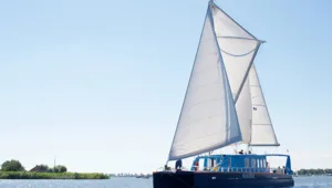 Bea aangepast zeilen over het ijsselmeer